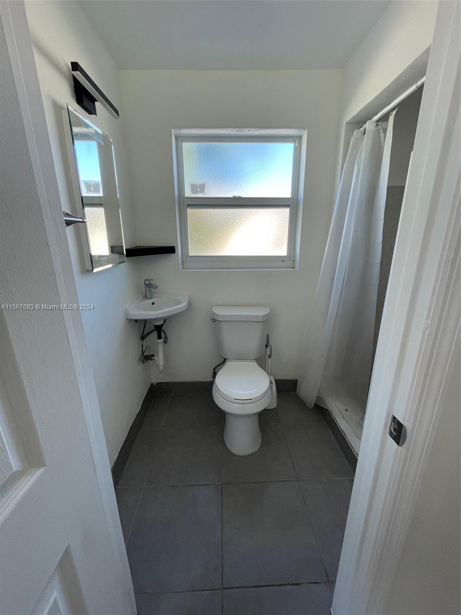 314 SW 13th St R, Dania Beach, Florida 33004, 1 Bedroom Bedrooms, ,1 BathroomBathrooms,Residentiallease,For Rent,314 SW 13th St R,A11567083