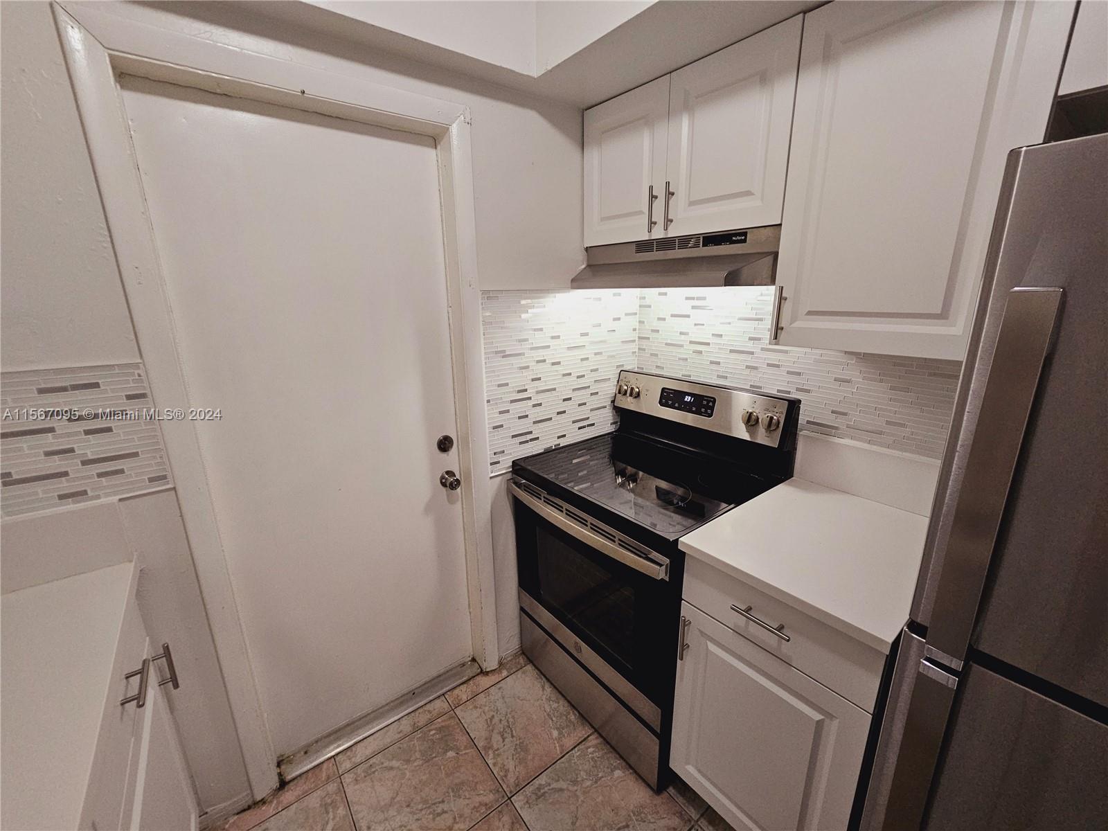 712 NE 8th St 204, Hallandale Beach, Florida 33009, 1 Bedroom Bedrooms, ,1 BathroomBathrooms,Residentiallease,For Rent,712 NE 8th St 204,A11567095