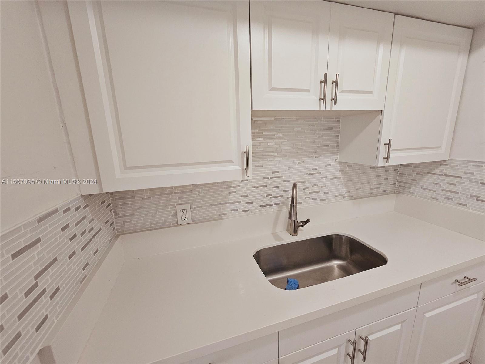 712 NE 8th St 204, Hallandale Beach, Florida 33009, 1 Bedroom Bedrooms, ,1 BathroomBathrooms,Residentiallease,For Rent,712 NE 8th St 204,A11567095