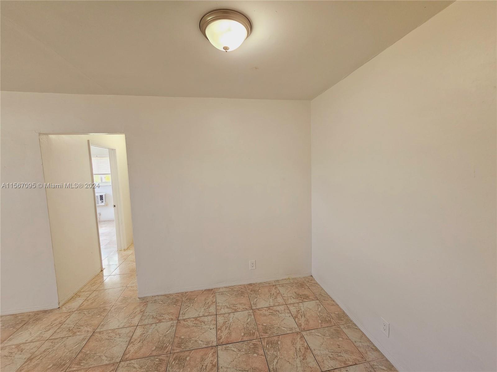 712 NE 8th St 204, Hallandale Beach, Florida 33009, 1 Bedroom Bedrooms, ,1 BathroomBathrooms,Residentiallease,For Rent,712 NE 8th St 204,A11567095