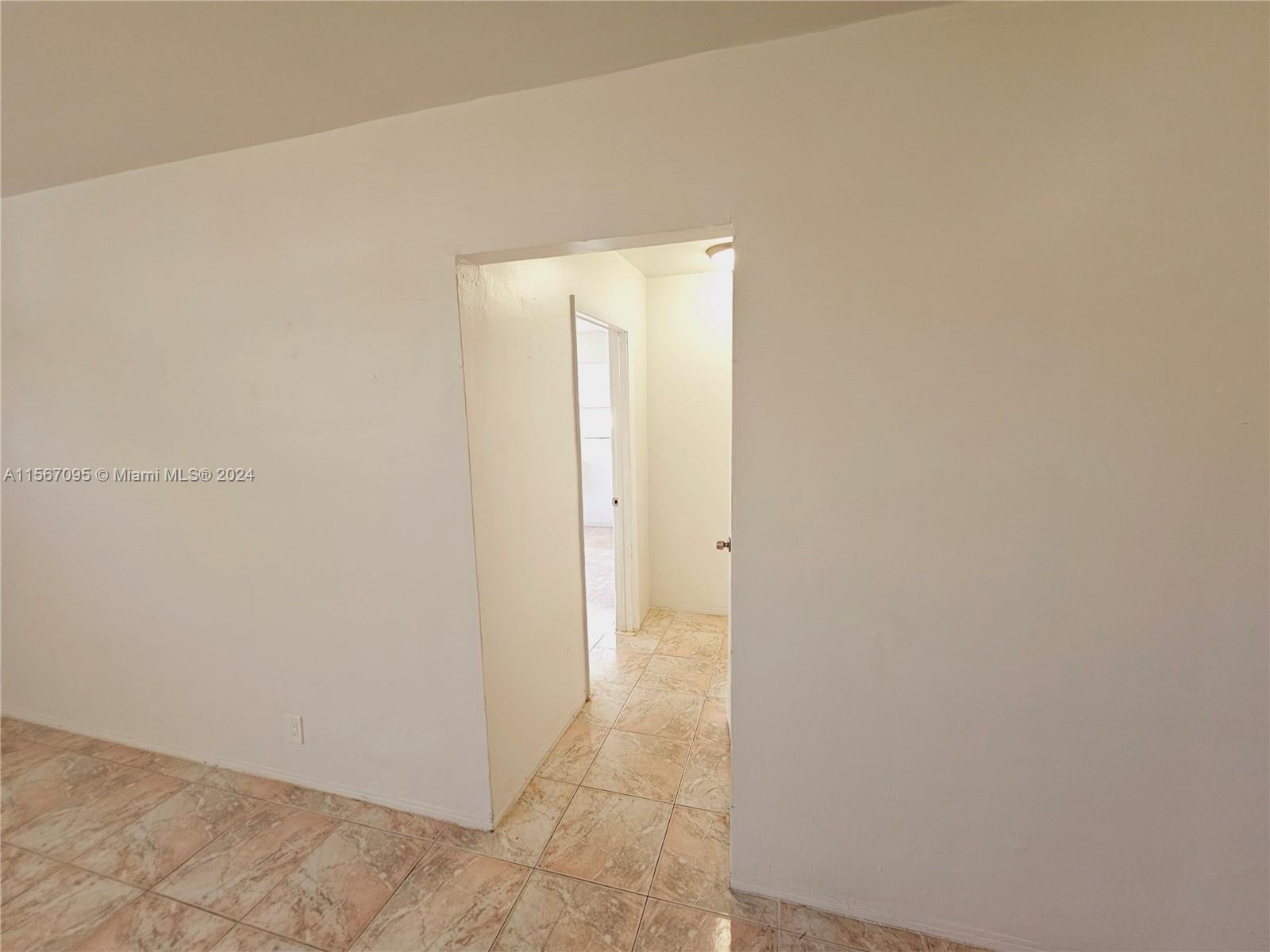 712 NE 8th St 204, Hallandale Beach, Florida 33009, 1 Bedroom Bedrooms, ,1 BathroomBathrooms,Residentiallease,For Rent,712 NE 8th St 204,A11567095