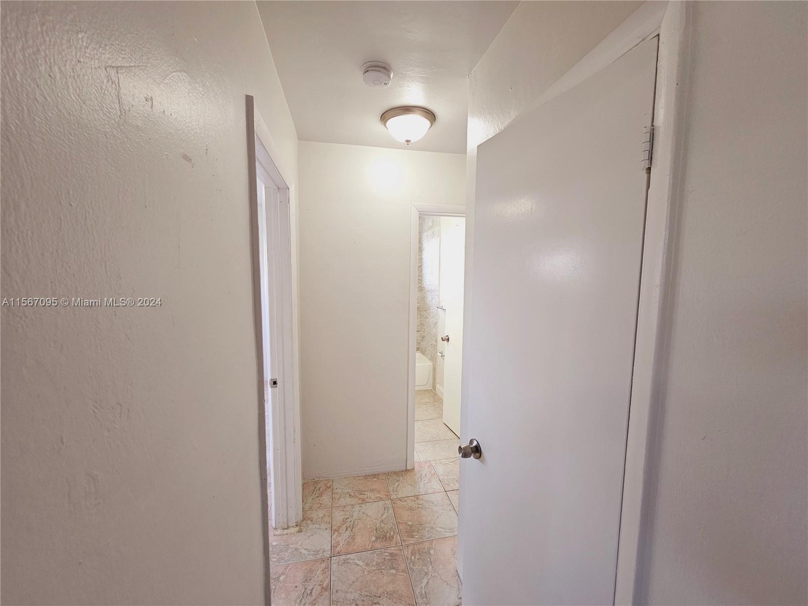 712 NE 8th St 204, Hallandale Beach, Florida 33009, 1 Bedroom Bedrooms, ,1 BathroomBathrooms,Residentiallease,For Rent,712 NE 8th St 204,A11567095