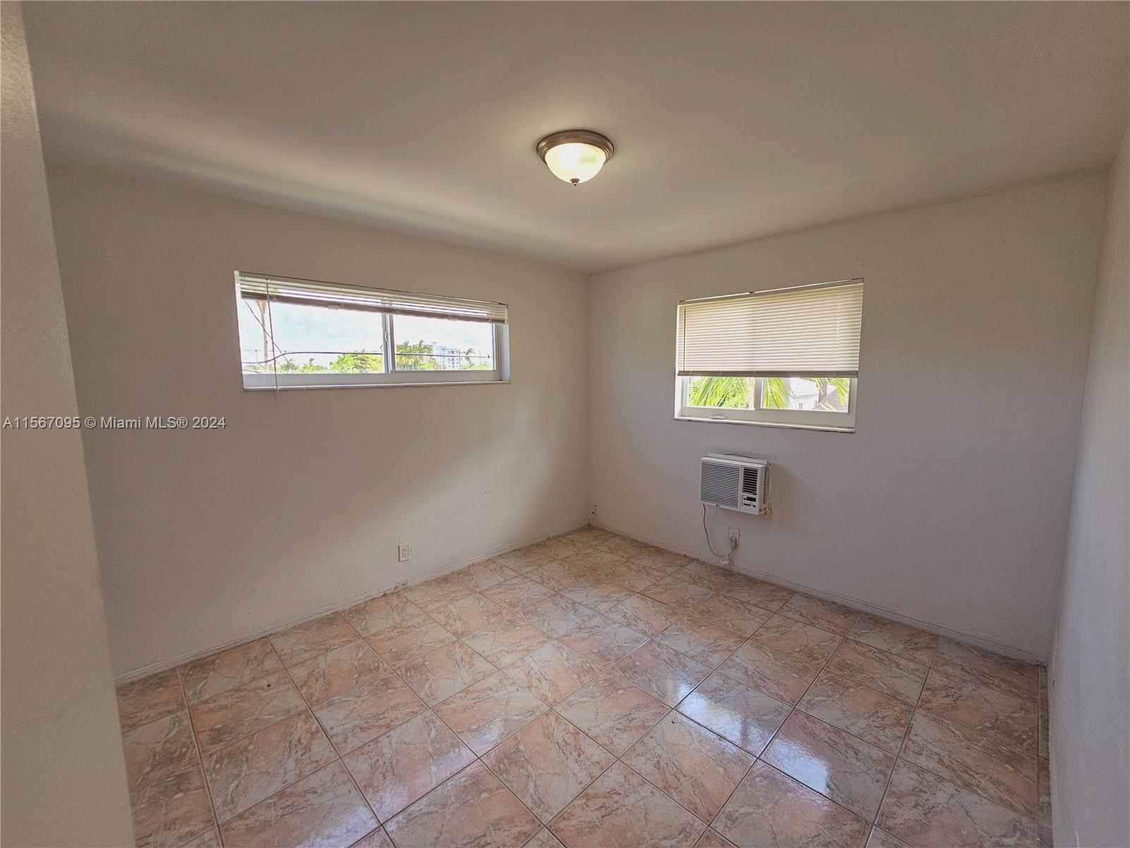 712 NE 8th St 204, Hallandale Beach, Florida 33009, 1 Bedroom Bedrooms, ,1 BathroomBathrooms,Residentiallease,For Rent,712 NE 8th St 204,A11567095