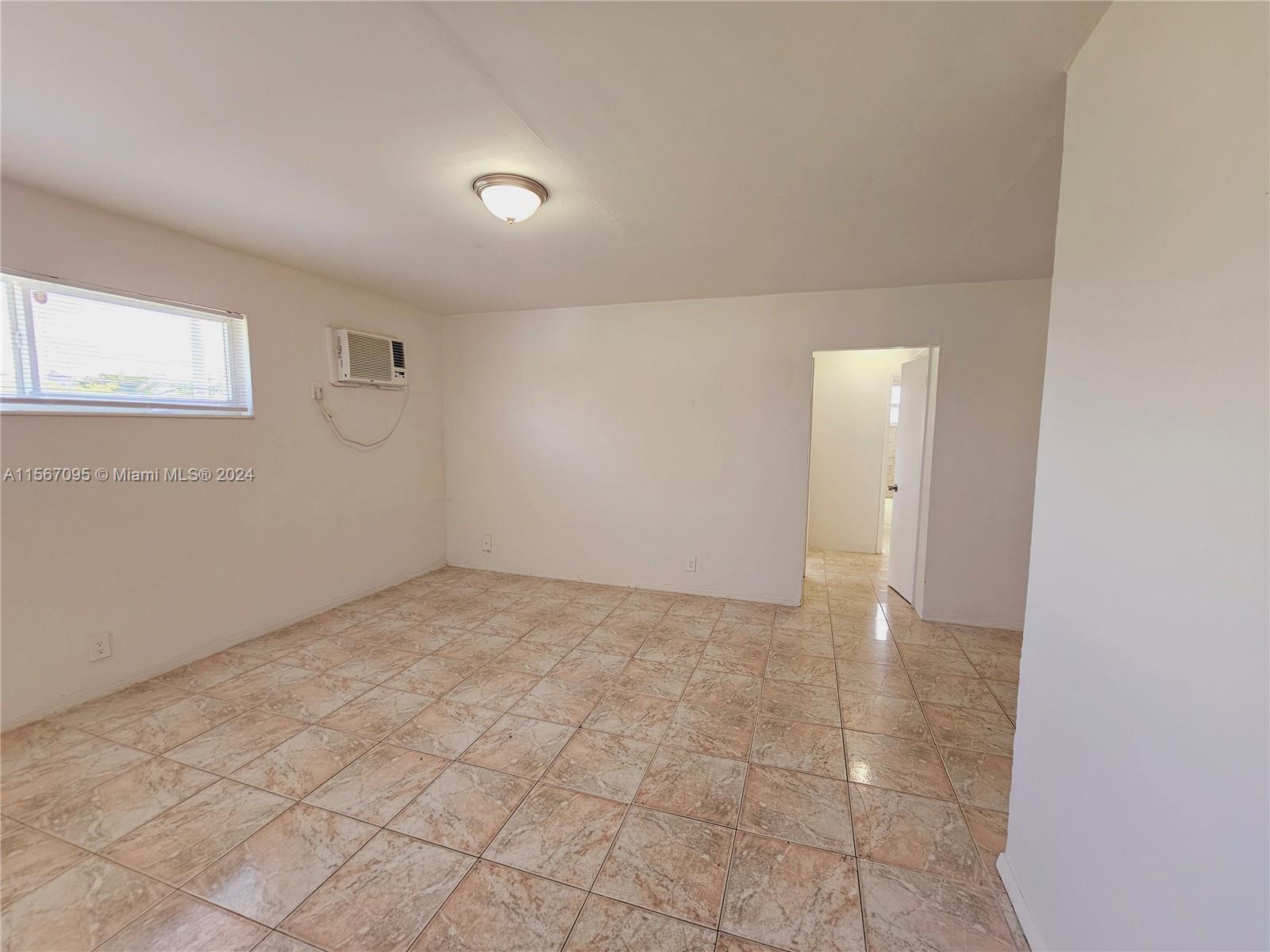 712 NE 8th St 204, Hallandale Beach, Florida 33009, 1 Bedroom Bedrooms, ,1 BathroomBathrooms,Residentiallease,For Rent,712 NE 8th St 204,A11567095
