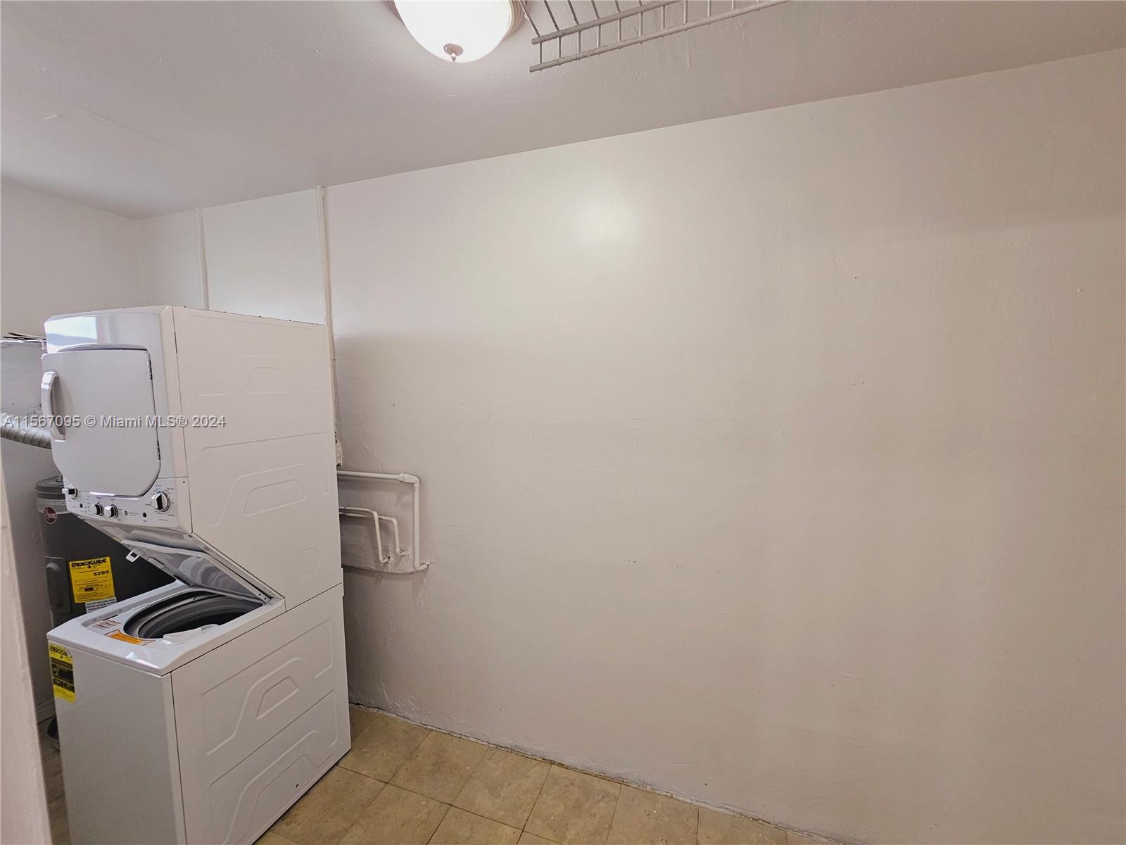 712 NE 8th St 204, Hallandale Beach, Florida 33009, 1 Bedroom Bedrooms, ,1 BathroomBathrooms,Residentiallease,For Rent,712 NE 8th St 204,A11567095