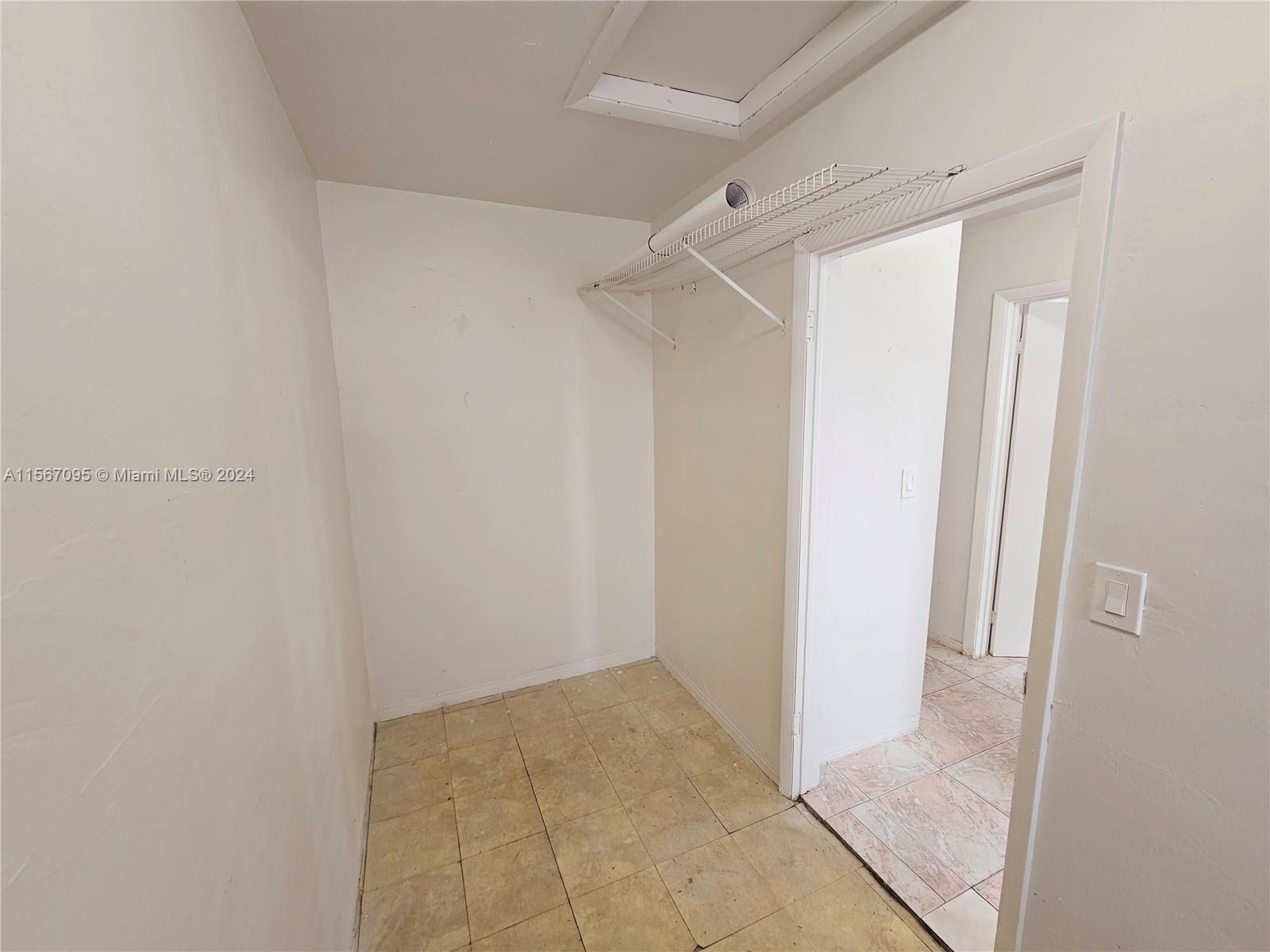 712 NE 8th St 204, Hallandale Beach, Florida 33009, 1 Bedroom Bedrooms, ,1 BathroomBathrooms,Residentiallease,For Rent,712 NE 8th St 204,A11567095