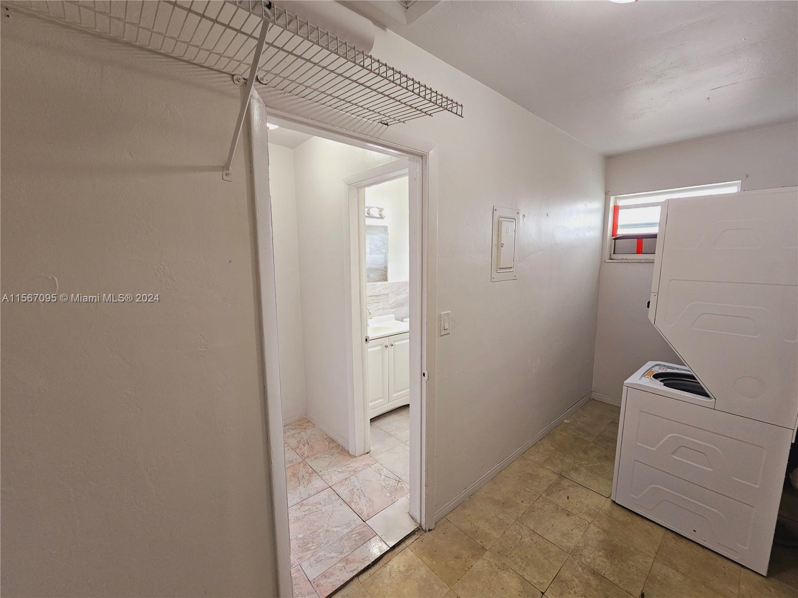 712 NE 8th St 204, Hallandale Beach, Florida 33009, 1 Bedroom Bedrooms, ,1 BathroomBathrooms,Residentiallease,For Rent,712 NE 8th St 204,A11567095