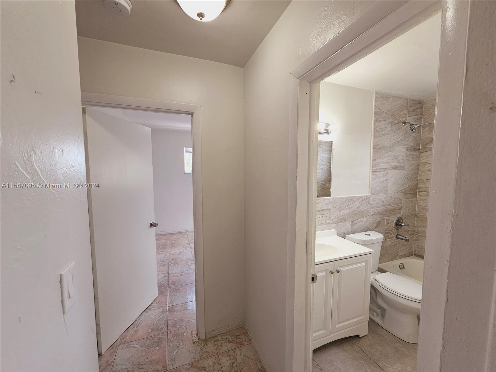 712 NE 8th St 204, Hallandale Beach, Florida 33009, 1 Bedroom Bedrooms, ,1 BathroomBathrooms,Residentiallease,For Rent,712 NE 8th St 204,A11567095