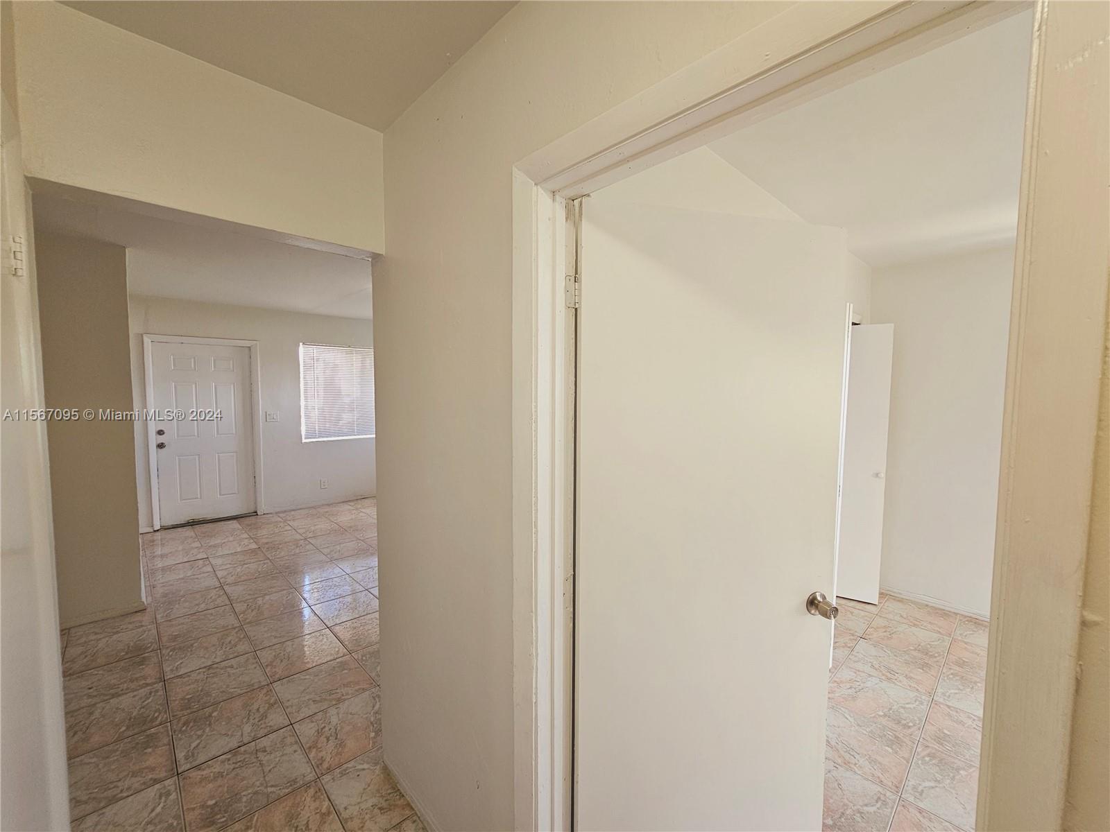 712 NE 8th St 204, Hallandale Beach, Florida 33009, 1 Bedroom Bedrooms, ,1 BathroomBathrooms,Residentiallease,For Rent,712 NE 8th St 204,A11567095