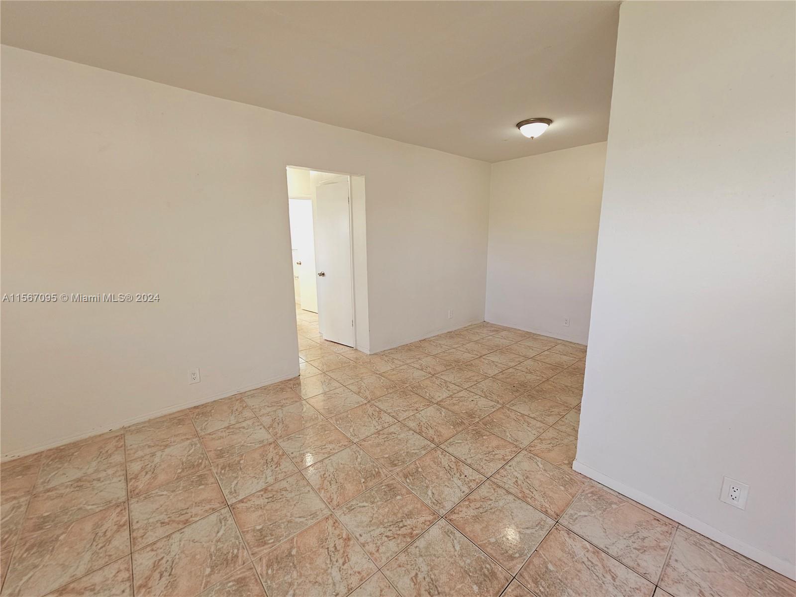 712 NE 8th St 204, Hallandale Beach, Florida 33009, 1 Bedroom Bedrooms, ,1 BathroomBathrooms,Residentiallease,For Rent,712 NE 8th St 204,A11567095