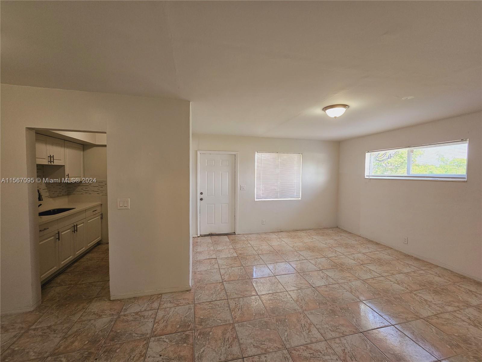 712 NE 8th St 204, Hallandale Beach, Florida 33009, 1 Bedroom Bedrooms, ,1 BathroomBathrooms,Residentiallease,For Rent,712 NE 8th St 204,A11567095