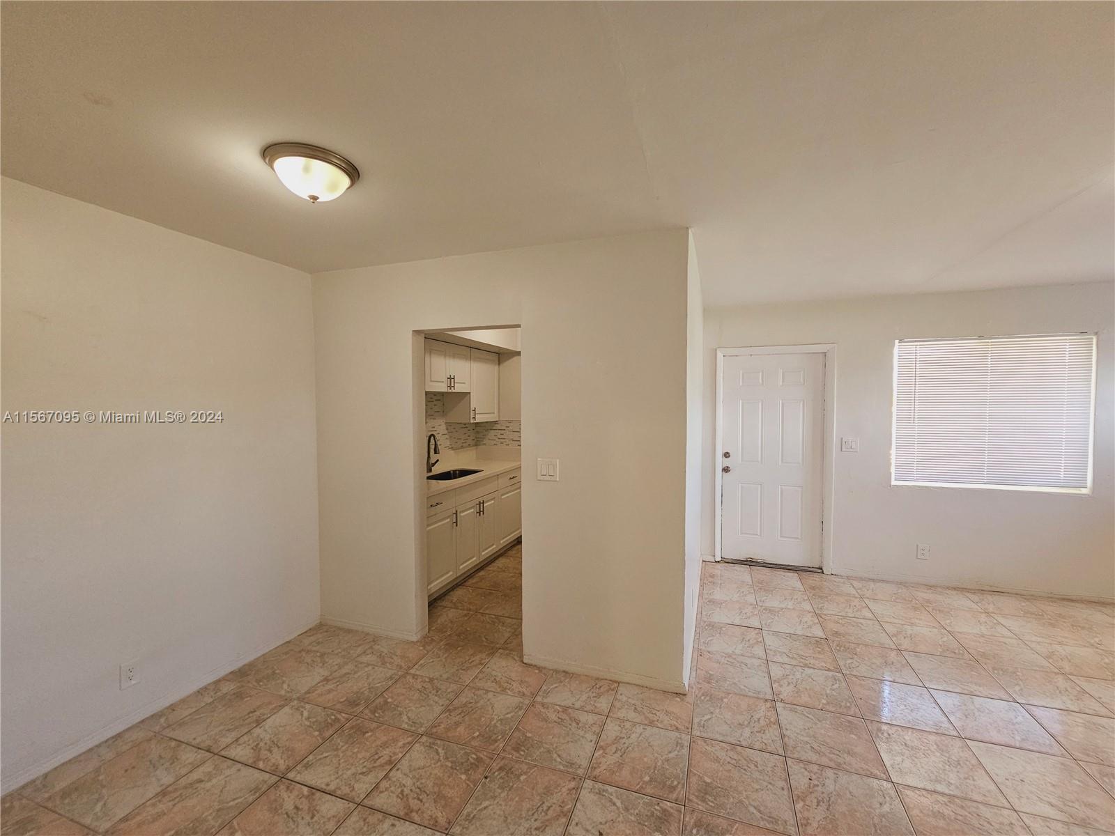 712 NE 8th St 204, Hallandale Beach, Florida 33009, 1 Bedroom Bedrooms, ,1 BathroomBathrooms,Residentiallease,For Rent,712 NE 8th St 204,A11567095