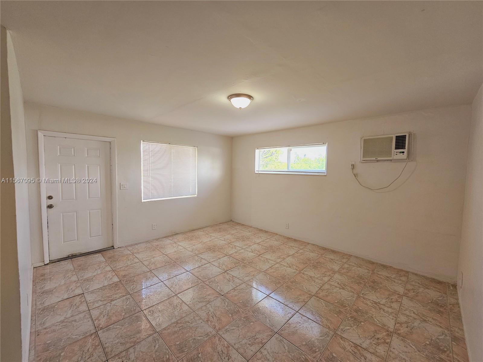 712 NE 8th St 204, Hallandale Beach, Florida 33009, 1 Bedroom Bedrooms, ,1 BathroomBathrooms,Residentiallease,For Rent,712 NE 8th St 204,A11567095