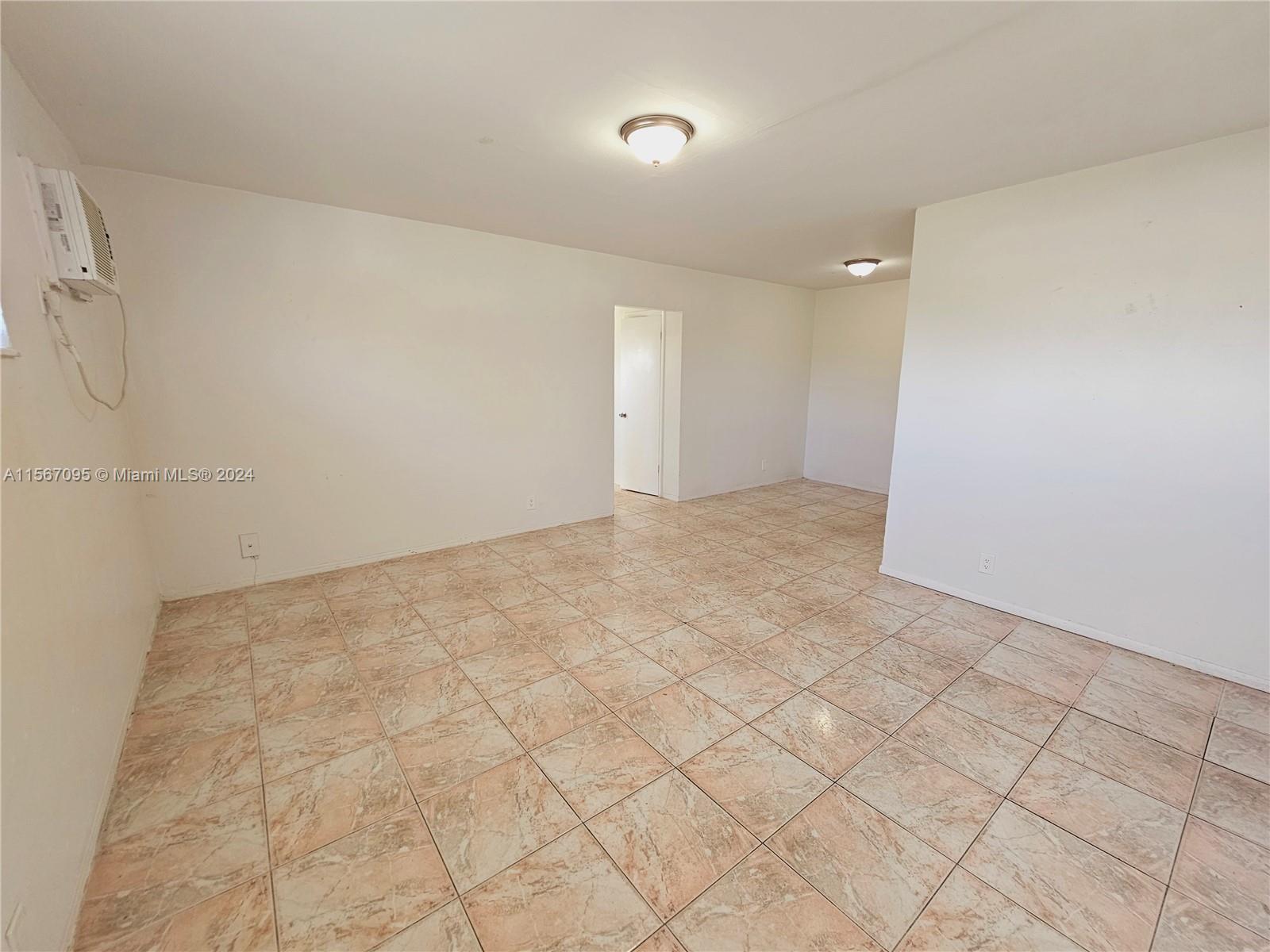 712 NE 8th St 204, Hallandale Beach, Florida 33009, 1 Bedroom Bedrooms, ,1 BathroomBathrooms,Residentiallease,For Rent,712 NE 8th St 204,A11567095