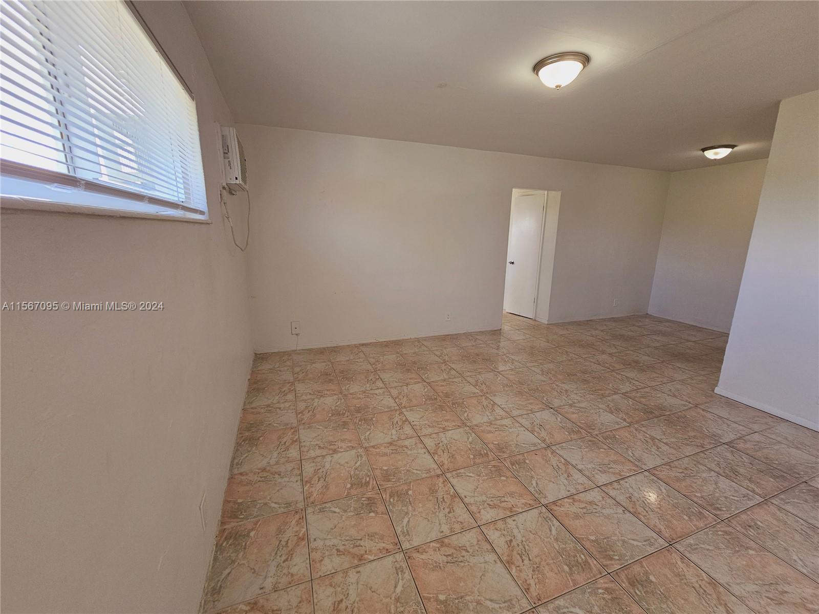 712 NE 8th St 204, Hallandale Beach, Florida 33009, 1 Bedroom Bedrooms, ,1 BathroomBathrooms,Residentiallease,For Rent,712 NE 8th St 204,A11567095