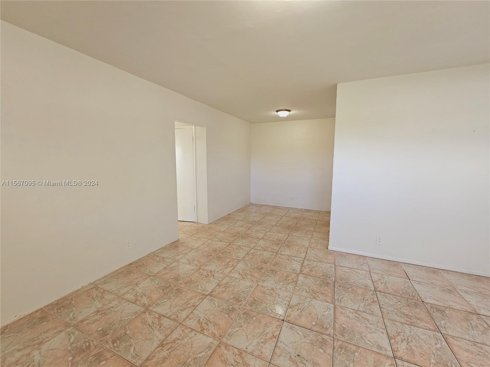 712 NE 8th St 204, Hallandale Beach, Florida 33009, 1 Bedroom Bedrooms, ,1 BathroomBathrooms,Residentiallease,For Rent,712 NE 8th St 204,A11567095