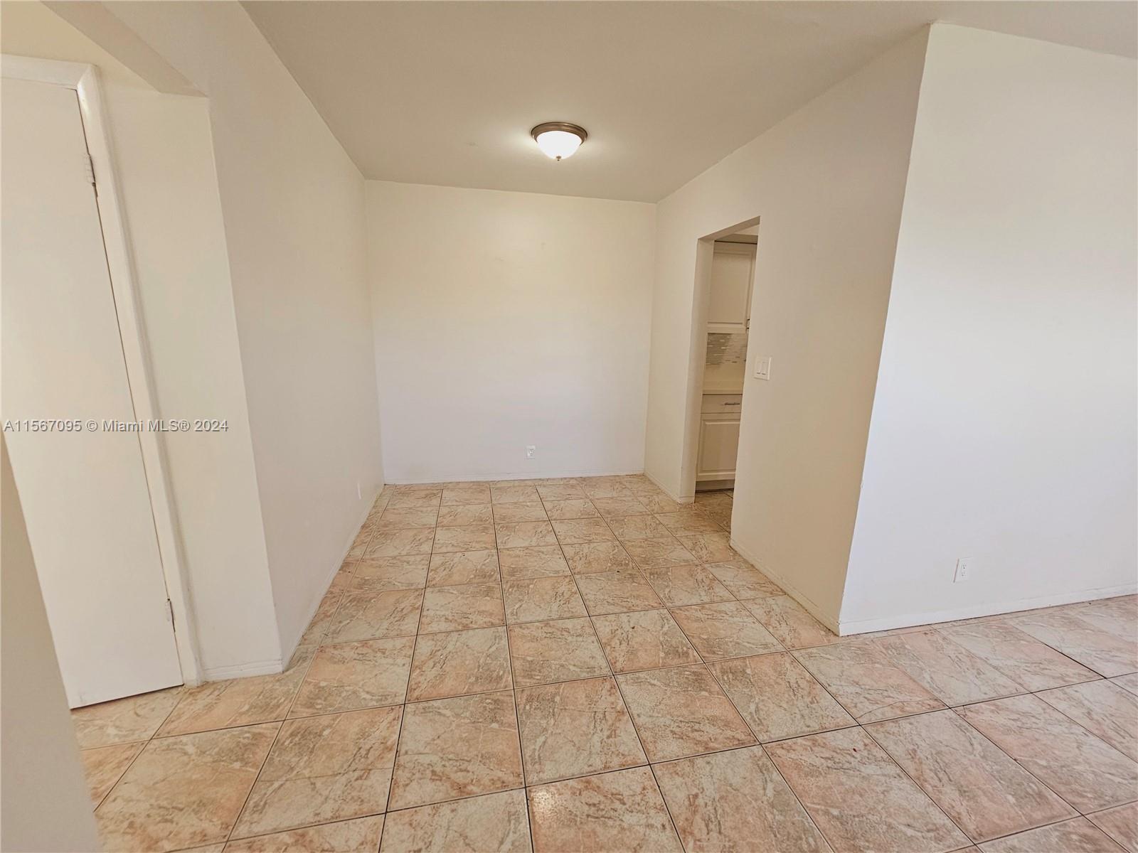 712 NE 8th St 204, Hallandale Beach, Florida 33009, 1 Bedroom Bedrooms, ,1 BathroomBathrooms,Residentiallease,For Rent,712 NE 8th St 204,A11567095