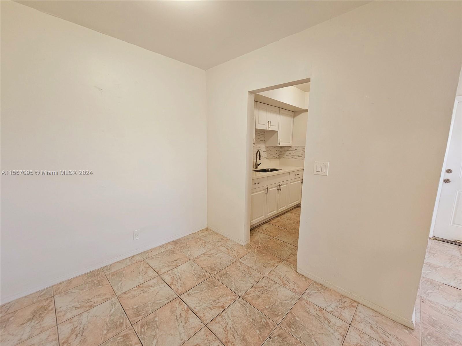 712 NE 8th St 204, Hallandale Beach, Florida 33009, 1 Bedroom Bedrooms, ,1 BathroomBathrooms,Residentiallease,For Rent,712 NE 8th St 204,A11567095