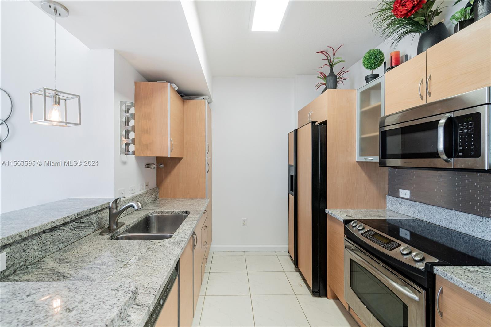 2775 NE 187th St 516, Aventura, Florida 33180, 2 Bedrooms Bedrooms, ,2 BathroomsBathrooms,Residentiallease,For Rent,2775 NE 187th St 516,A11563595