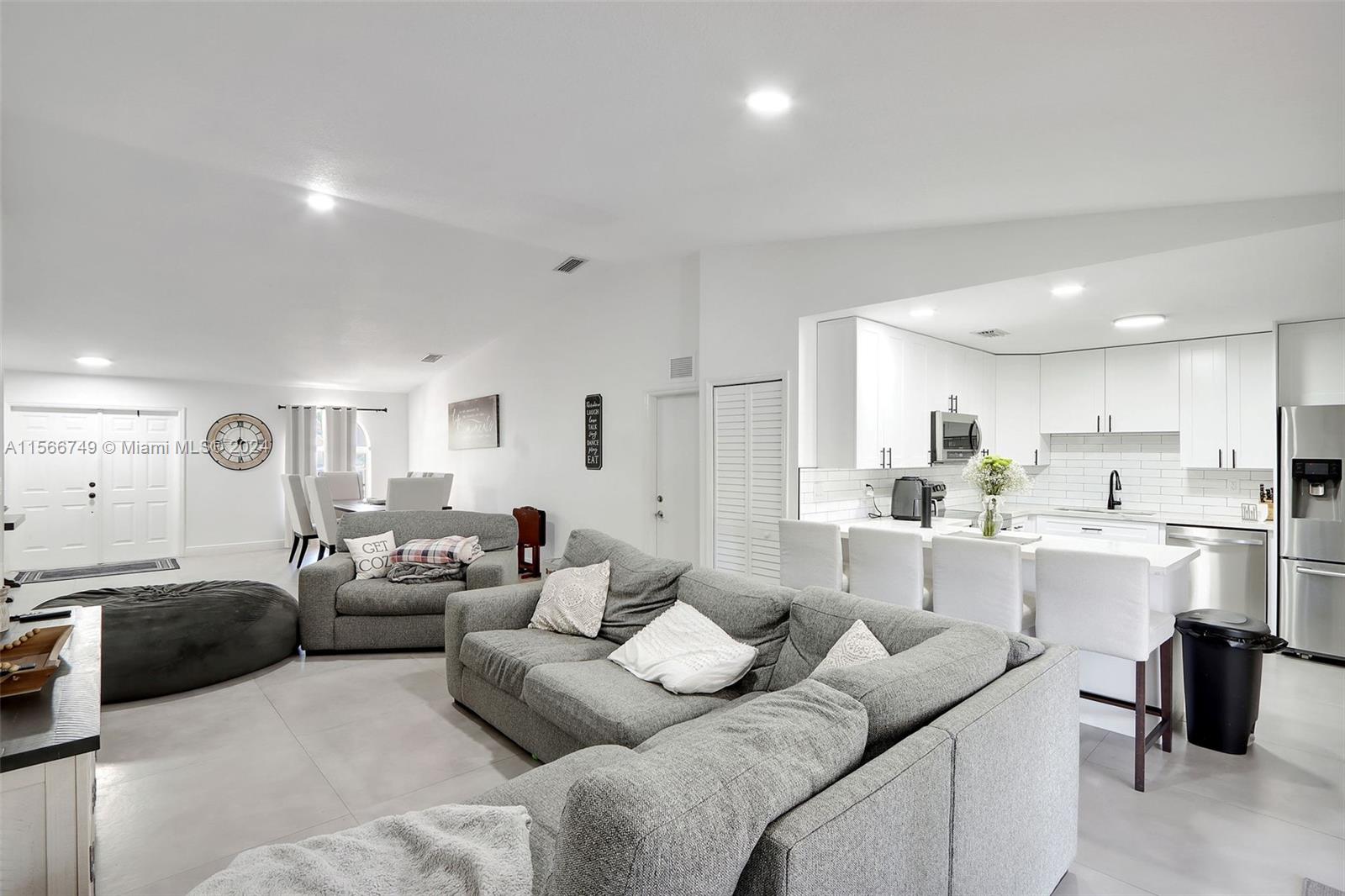 17946 SW 154th Pl, Miami, Florida 33187, 4 Bedrooms Bedrooms, ,2 BathroomsBathrooms,Residential,For Sale,17946 SW 154th Pl,A11566749