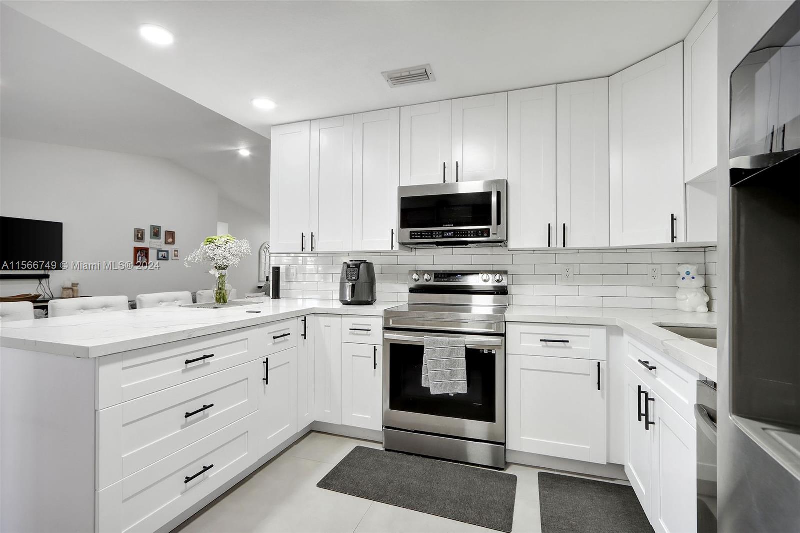 17946 SW 154th Pl, Miami, Florida 33187, 4 Bedrooms Bedrooms, ,2 BathroomsBathrooms,Residential,For Sale,17946 SW 154th Pl,A11566749