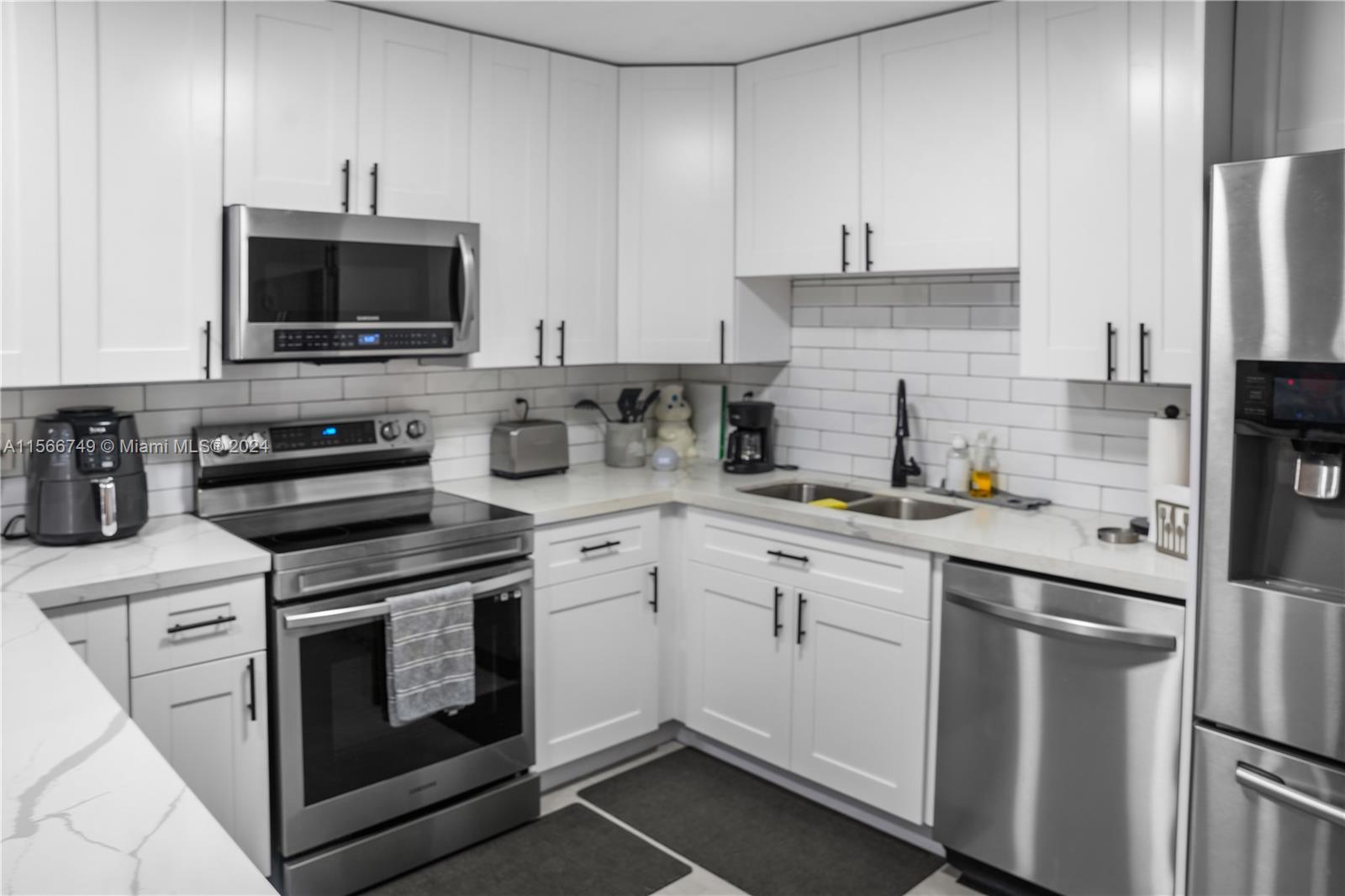 17946 SW 154th Pl, Miami, Florida 33187, 4 Bedrooms Bedrooms, ,2 BathroomsBathrooms,Residential,For Sale,17946 SW 154th Pl,A11566749