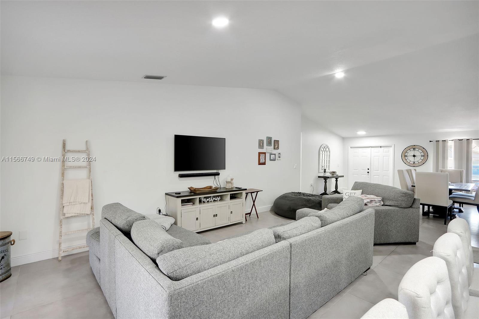 17946 SW 154th Pl, Miami, Florida 33187, 4 Bedrooms Bedrooms, ,2 BathroomsBathrooms,Residential,For Sale,17946 SW 154th Pl,A11566749