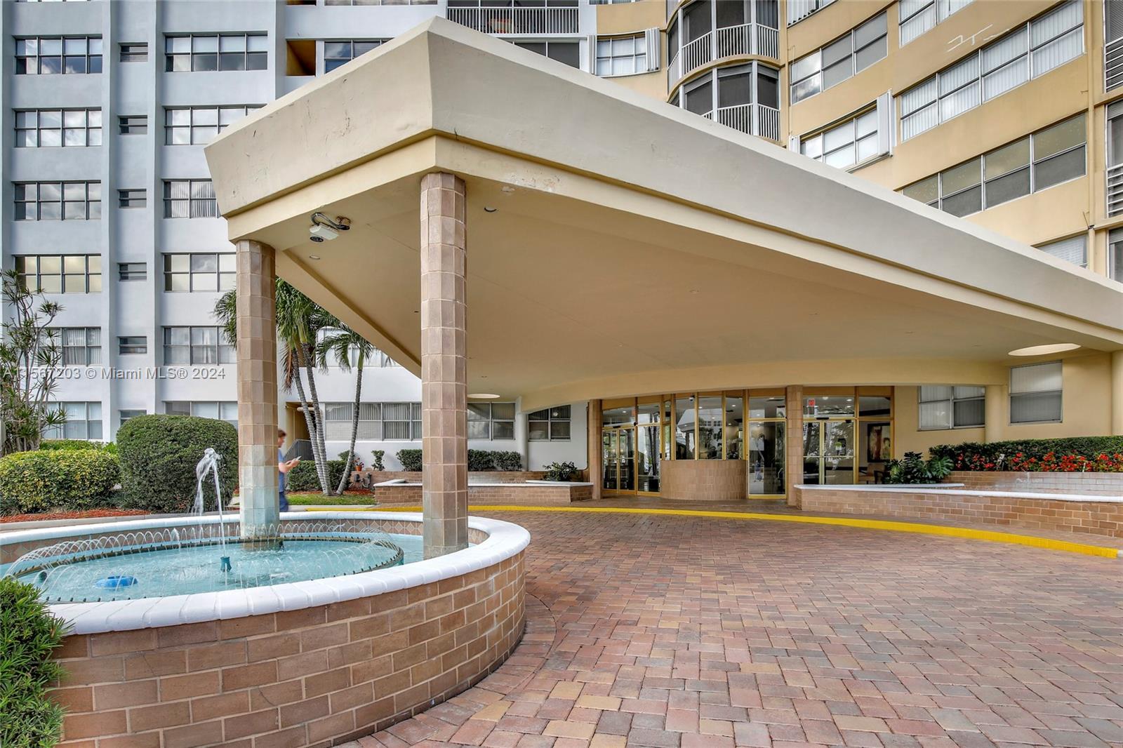 100 Golden Isles Dr 114, Hallandale Beach, Florida 33009, 2 Bedrooms Bedrooms, ,2 BathroomsBathrooms,Residential,For Sale,100 Golden Isles Dr 114,A11567203