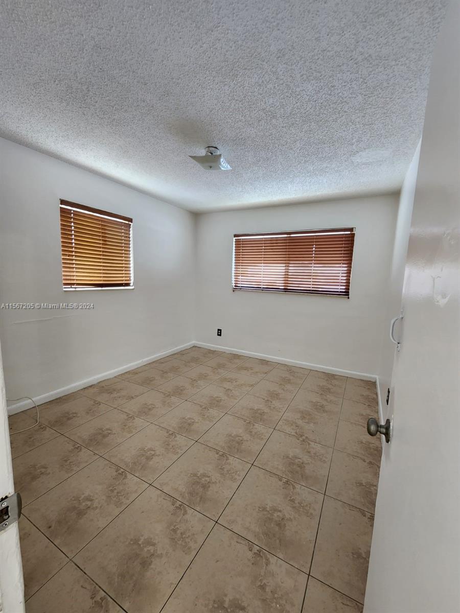 932 Moffett St 8, Hallandale Beach, Florida 33009, 1 Bedroom Bedrooms, ,1 BathroomBathrooms,Residentiallease,For Rent,932 Moffett St 8,A11567205