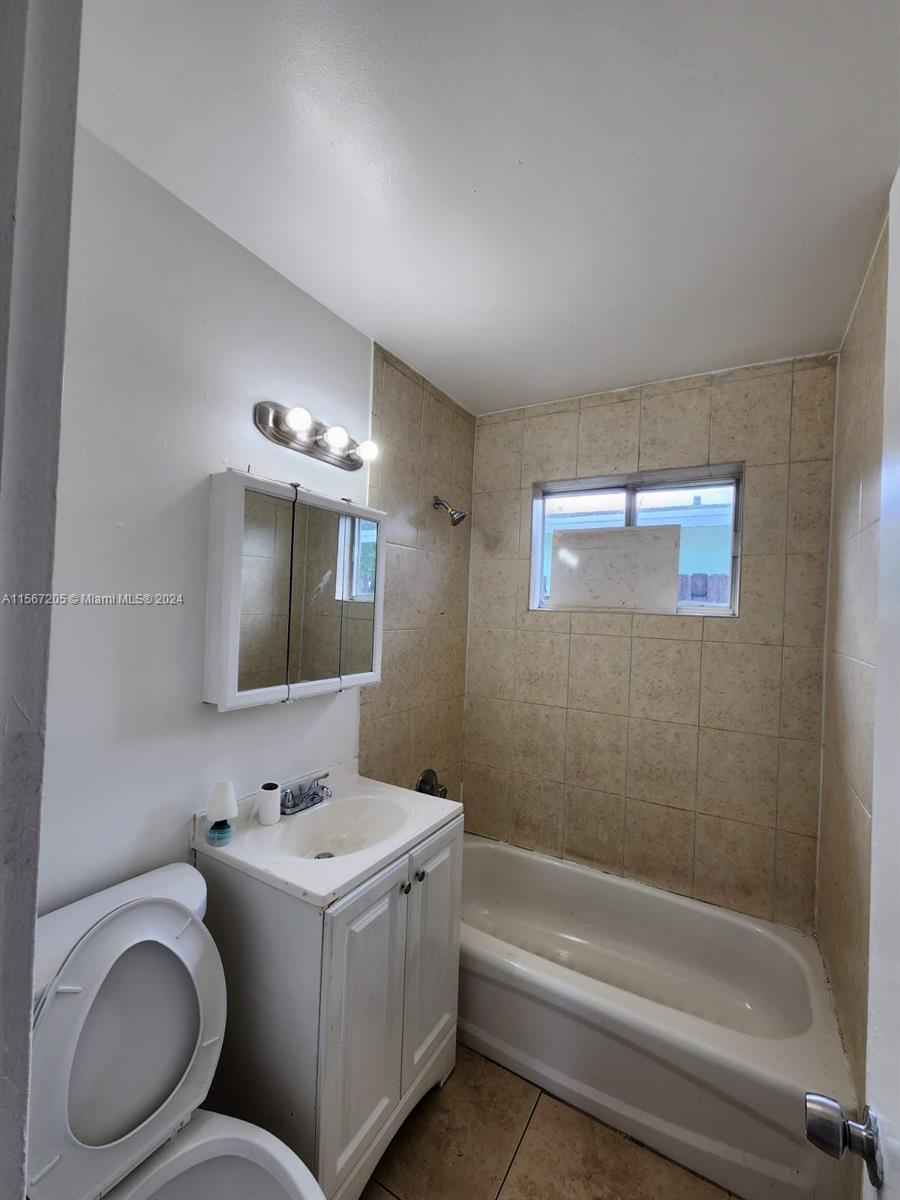 932 Moffett St 8, Hallandale Beach, Florida 33009, 1 Bedroom Bedrooms, ,1 BathroomBathrooms,Residentiallease,For Rent,932 Moffett St 8,A11567205