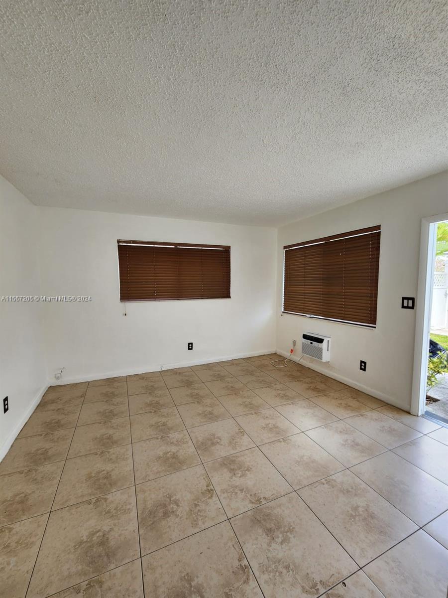 932 Moffett St 8, Hallandale Beach, Florida 33009, 1 Bedroom Bedrooms, ,1 BathroomBathrooms,Residentiallease,For Rent,932 Moffett St 8,A11567205