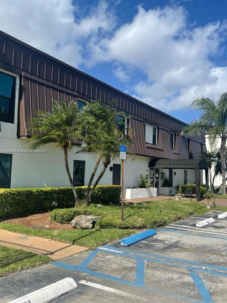 500 NE 2nd St 203, Dania Beach, Florida 33004, 2 Bedrooms Bedrooms, ,2 BathroomsBathrooms,Residentiallease,For Rent,500 NE 2nd St 203,A11567222