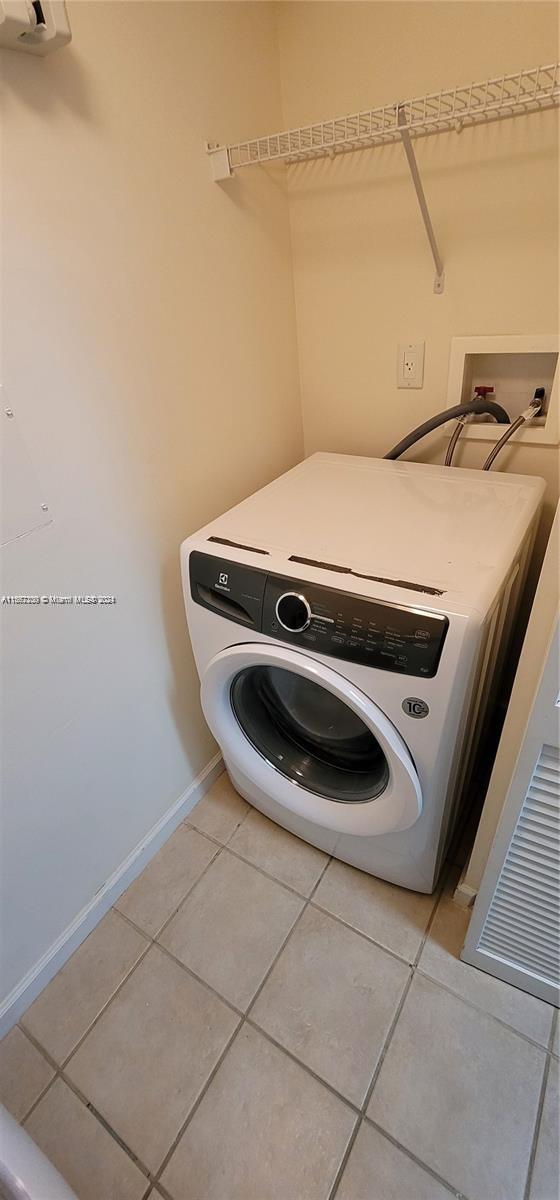 19501 W Country Club Dr 1010, Aventura, Florida 33180, 2 Bedrooms Bedrooms, ,2 BathroomsBathrooms,Residentiallease,For Rent,19501 W Country Club Dr 1010,A11567230