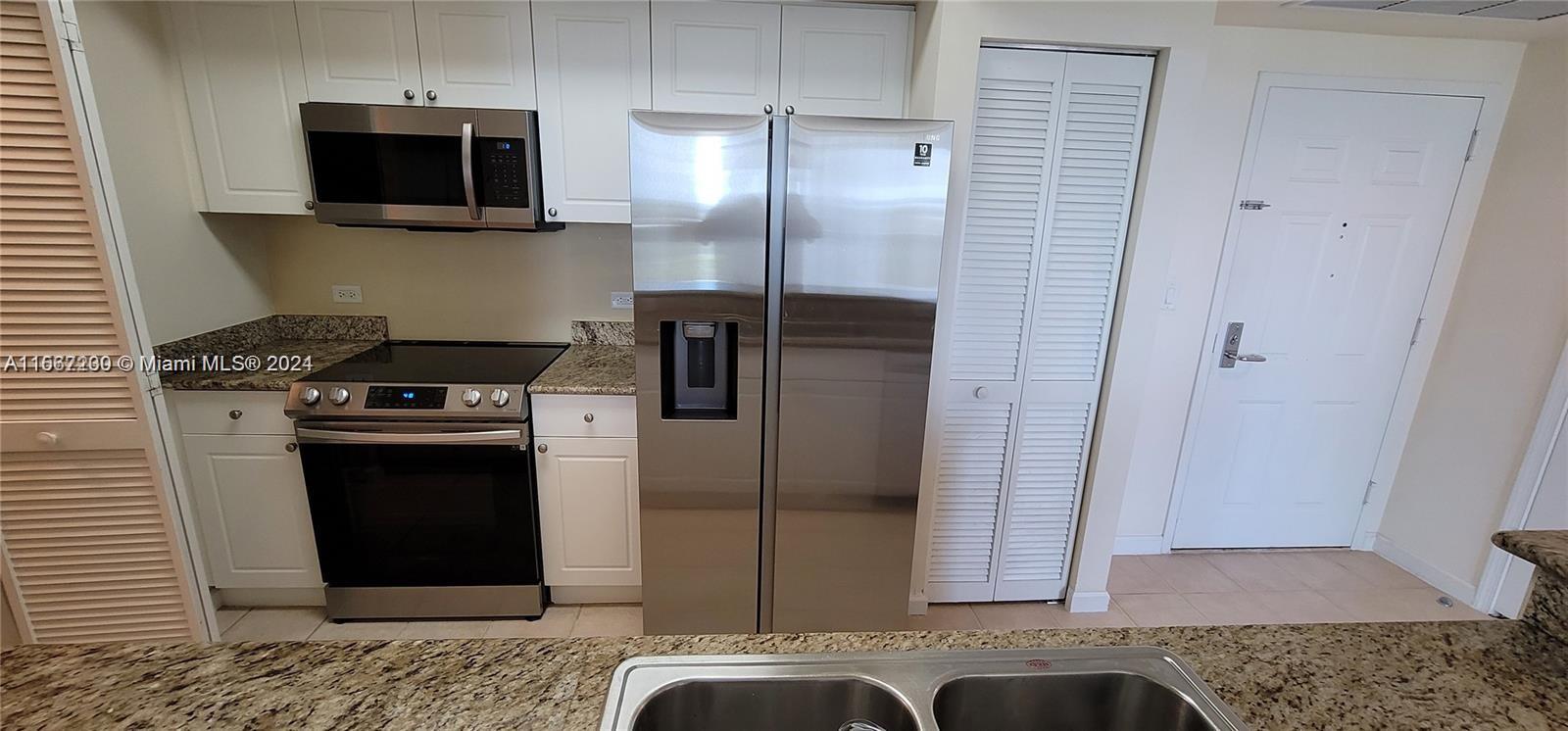 19501 W Country Club Dr 1010, Aventura, Florida 33180, 2 Bedrooms Bedrooms, ,2 BathroomsBathrooms,Residentiallease,For Rent,19501 W Country Club Dr 1010,A11567230