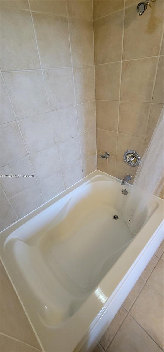 19501 W Country Club Dr 1010, Aventura, Florida 33180, 2 Bedrooms Bedrooms, ,2 BathroomsBathrooms,Residentiallease,For Rent,19501 W Country Club Dr 1010,A11567230