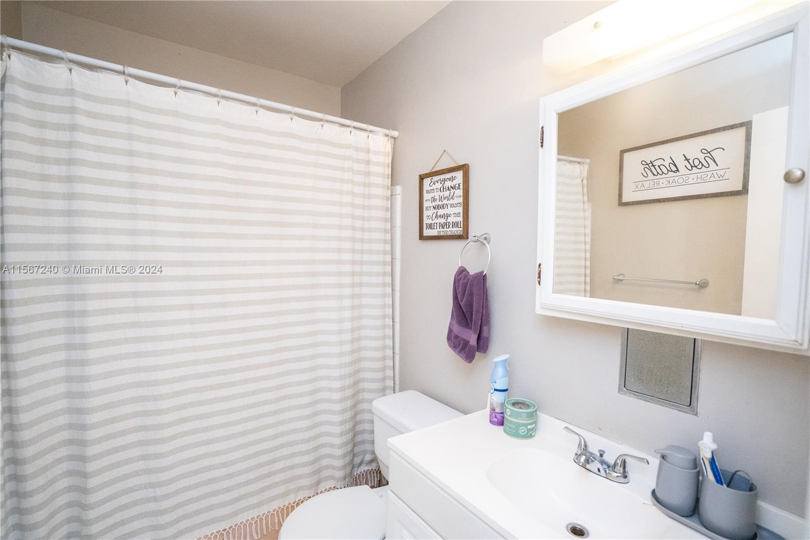 8000 NW 174th Ter, Hialeah, Florida 33015, 4 Bedrooms Bedrooms, ,2 BathroomsBathrooms,Residential,For Sale,8000 NW 174th Ter,A11567240