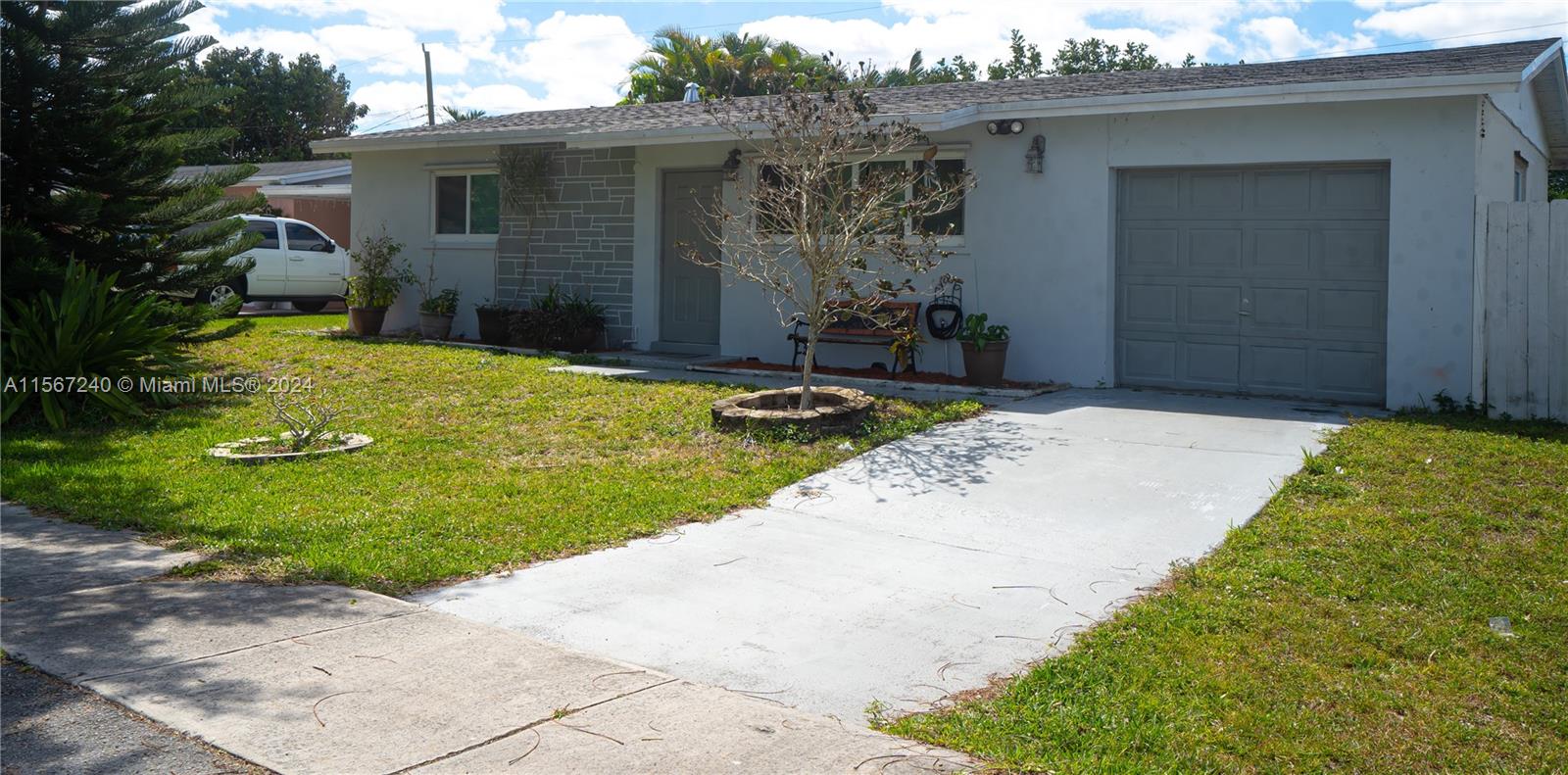 8000 NW 174th Ter, Hialeah, Florida 33015, 4 Bedrooms Bedrooms, ,2 BathroomsBathrooms,Residential,For Sale,8000 NW 174th Ter,A11567240