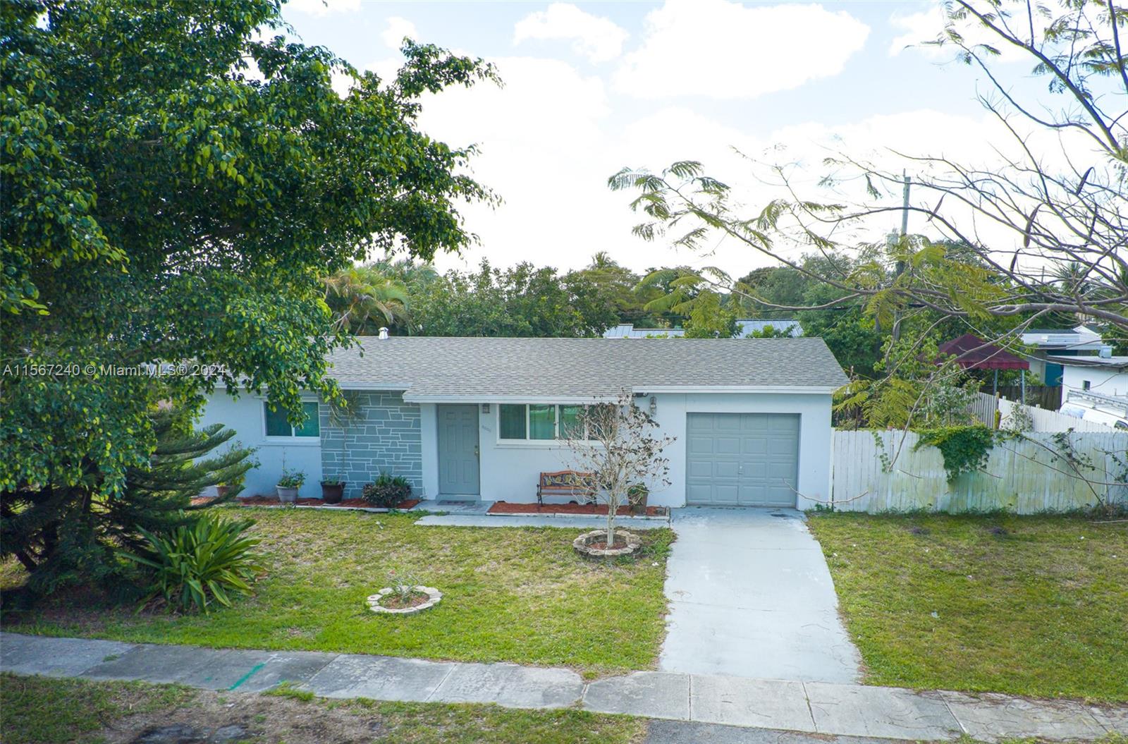 8000 NW 174th Ter, Hialeah, Florida 33015, 4 Bedrooms Bedrooms, ,2 BathroomsBathrooms,Residential,For Sale,8000 NW 174th Ter,A11567240