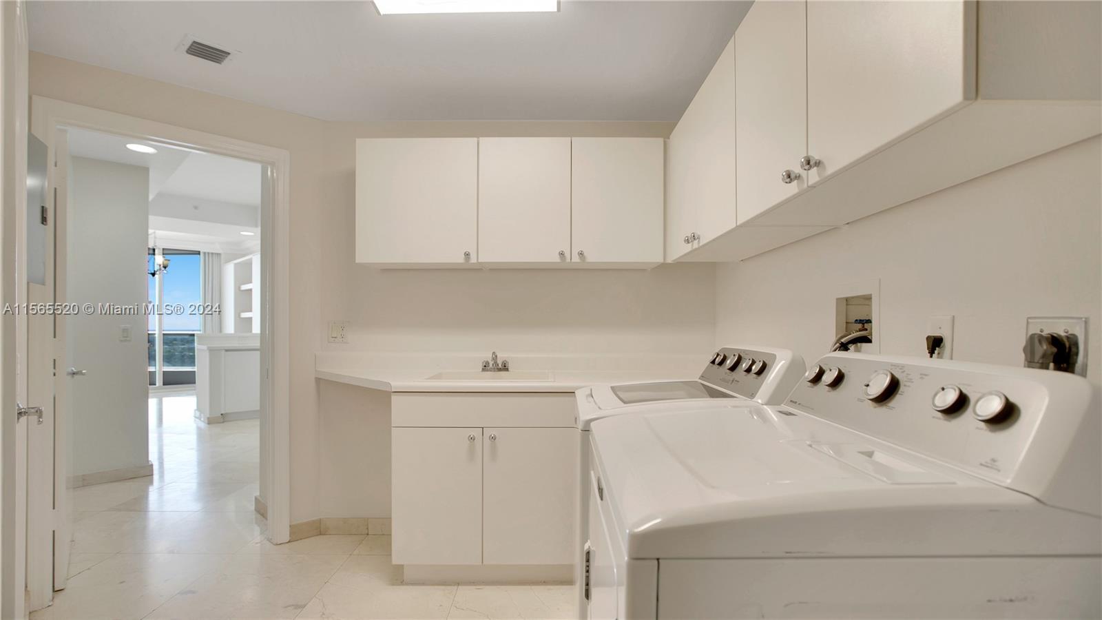 21050 NE 38th Ave 1102, Aventura, Florida 33180, 3 Bedrooms Bedrooms, ,2 BathroomsBathrooms,Residential,For Sale,21050 NE 38th Ave 1102,A11565520