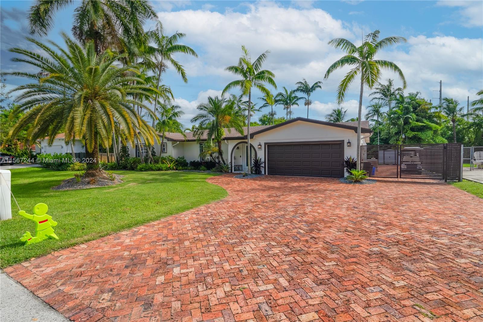 6420  Dolphin Dr  For Sale A11567244, FL
