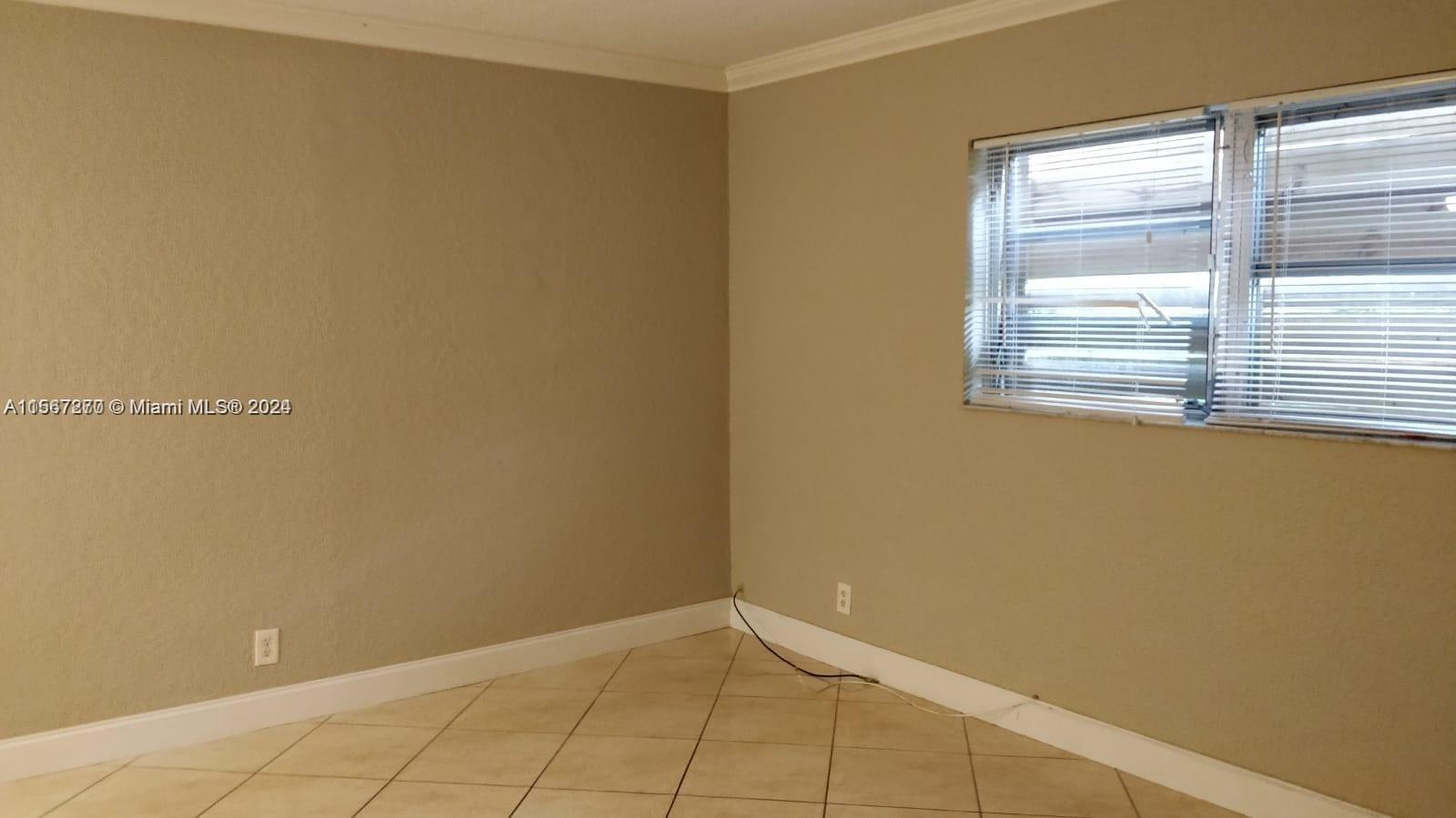 2750 Pierce St 3, Hollywood, Florida 33020, 2 Bedrooms Bedrooms, ,2 BathroomsBathrooms,Residentiallease,For Rent,2750 Pierce St 3,A11567270