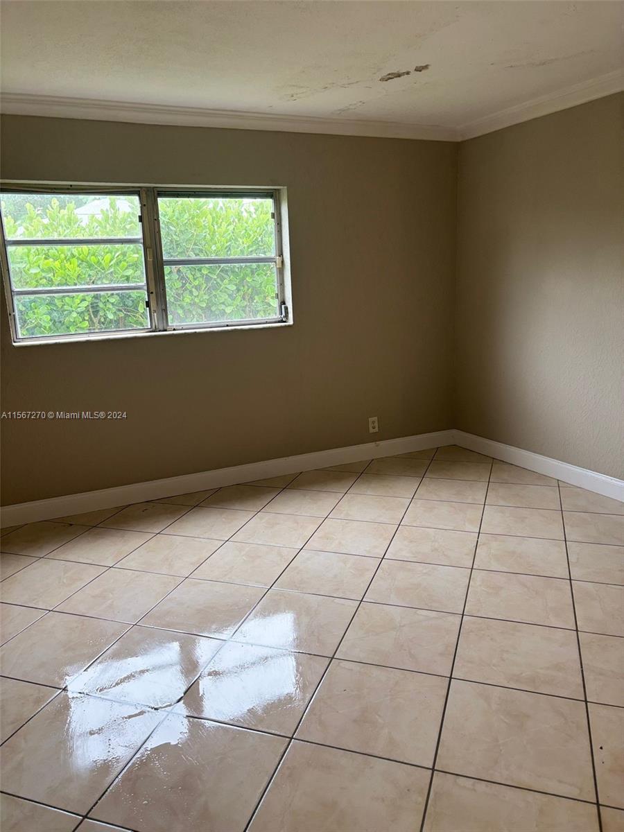 2750 Pierce St 3, Hollywood, Florida 33020, 2 Bedrooms Bedrooms, ,2 BathroomsBathrooms,Residentiallease,For Rent,2750 Pierce St 3,A11567270