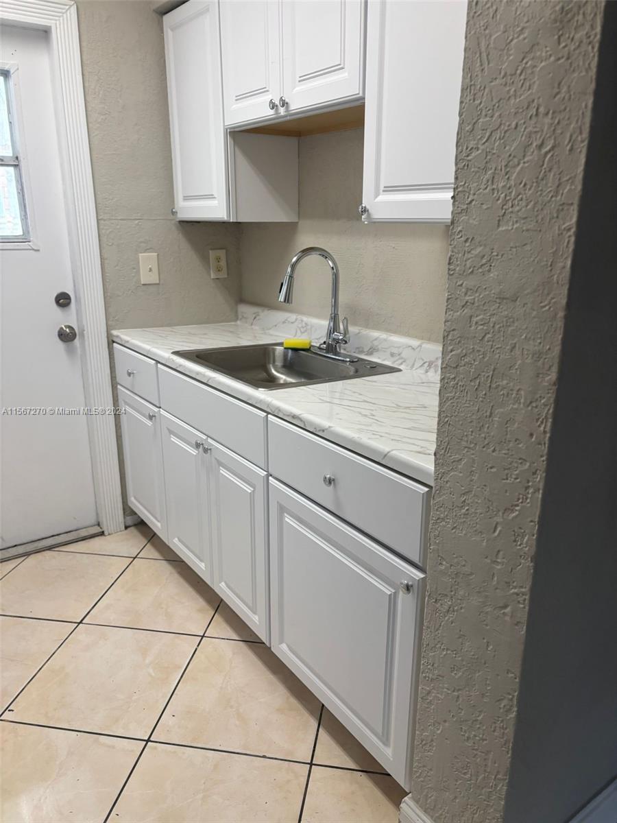 2750 Pierce St 3, Hollywood, Florida 33020, 2 Bedrooms Bedrooms, ,2 BathroomsBathrooms,Residentiallease,For Rent,2750 Pierce St 3,A11567270