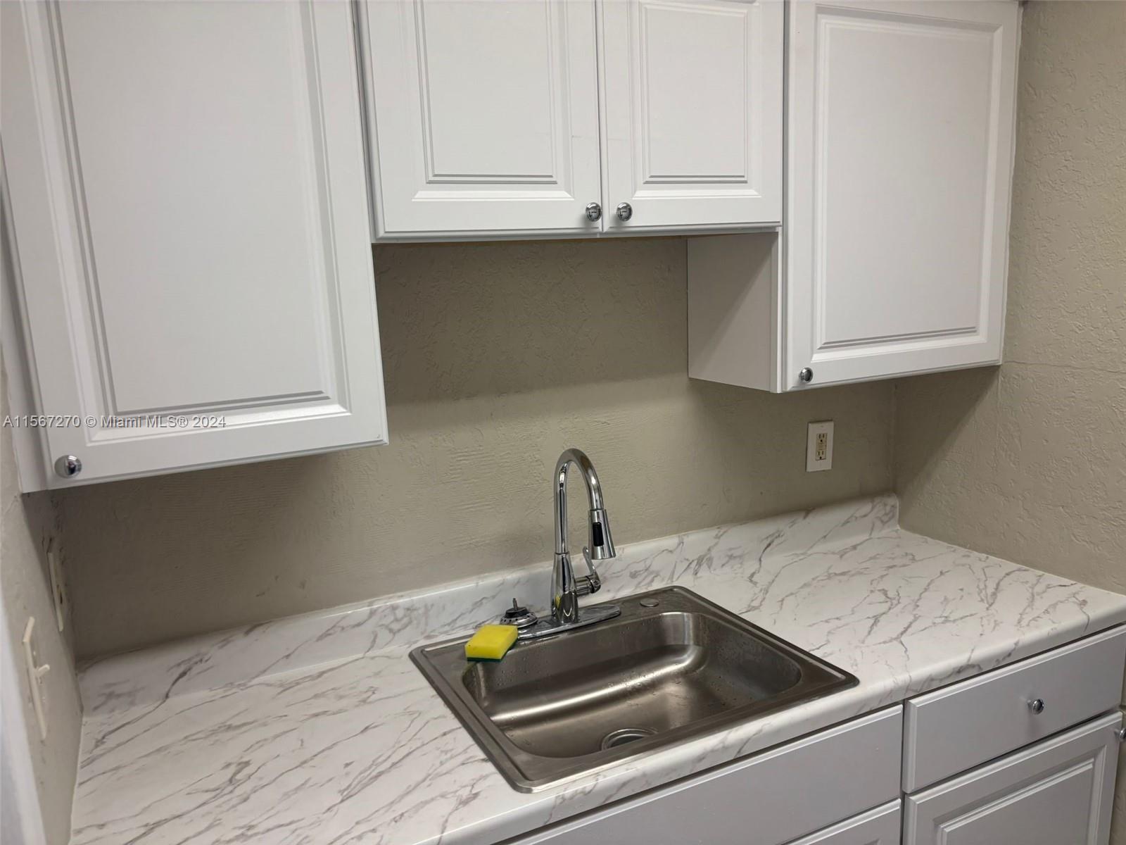2750 Pierce St 3, Hollywood, Florida 33020, 2 Bedrooms Bedrooms, ,2 BathroomsBathrooms,Residentiallease,For Rent,2750 Pierce St 3,A11567270