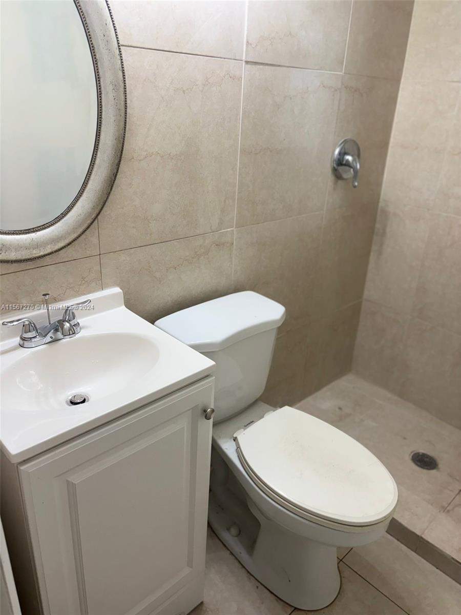 2750 Pierce St 3, Hollywood, Florida 33020, 2 Bedrooms Bedrooms, ,2 BathroomsBathrooms,Residentiallease,For Rent,2750 Pierce St 3,A11567270