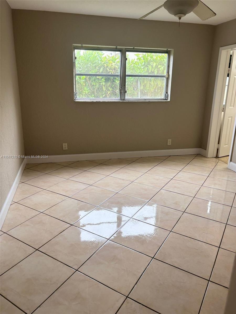 2750 Pierce St 3, Hollywood, Florida 33020, 2 Bedrooms Bedrooms, ,2 BathroomsBathrooms,Residentiallease,For Rent,2750 Pierce St 3,A11567270