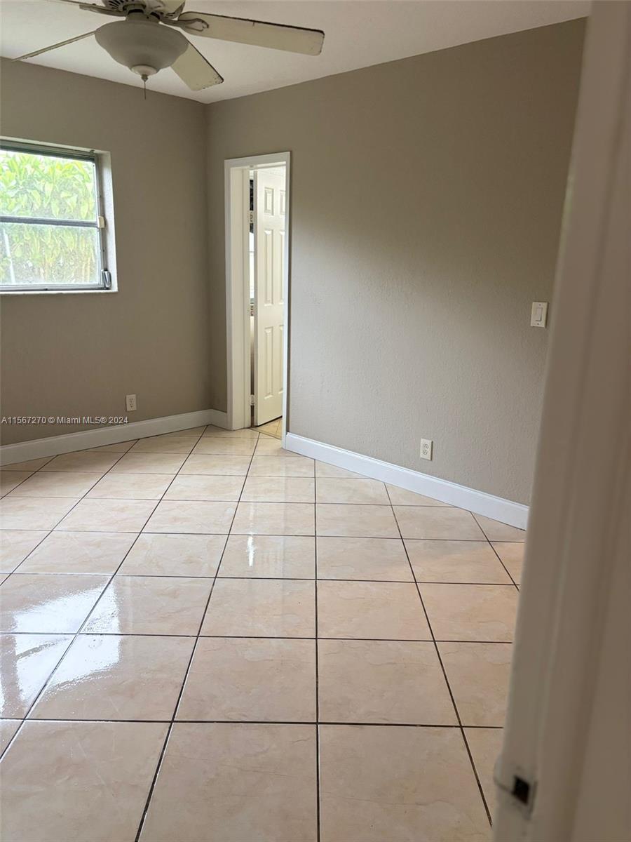 2750 Pierce St 3, Hollywood, Florida 33020, 2 Bedrooms Bedrooms, ,2 BathroomsBathrooms,Residentiallease,For Rent,2750 Pierce St 3,A11567270