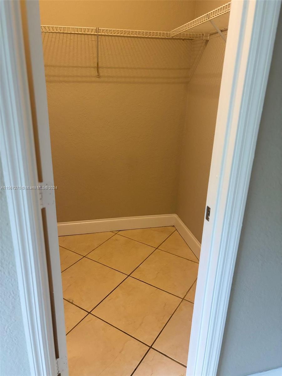 2750 Pierce St 3, Hollywood, Florida 33020, 2 Bedrooms Bedrooms, ,2 BathroomsBathrooms,Residentiallease,For Rent,2750 Pierce St 3,A11567270