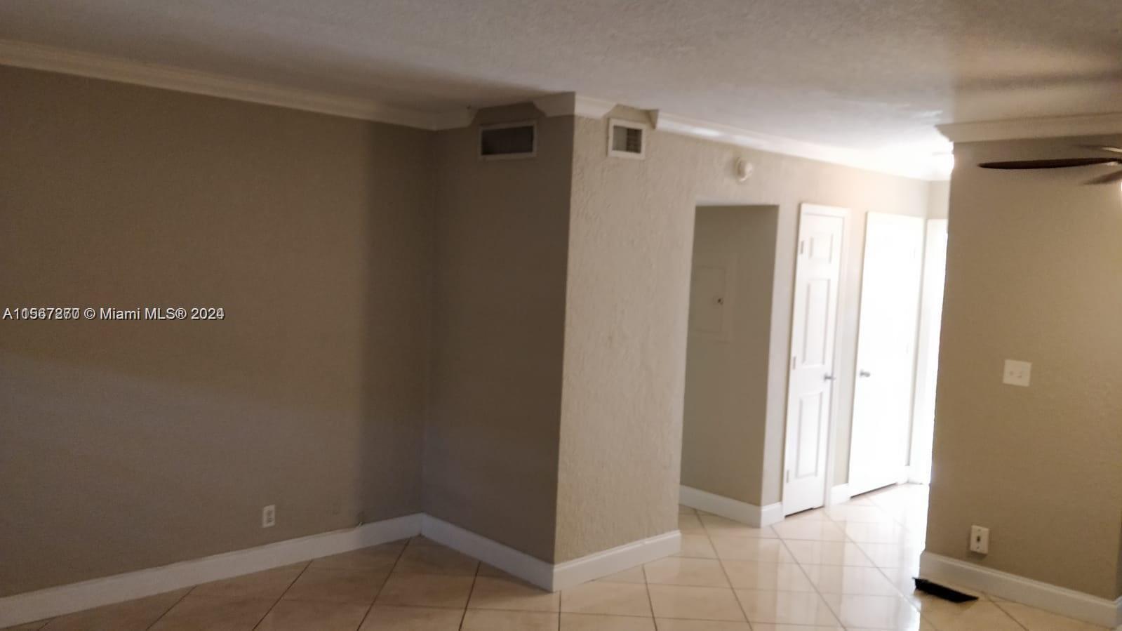 2750 Pierce St 3, Hollywood, Florida 33020, 2 Bedrooms Bedrooms, ,2 BathroomsBathrooms,Residentiallease,For Rent,2750 Pierce St 3,A11567270