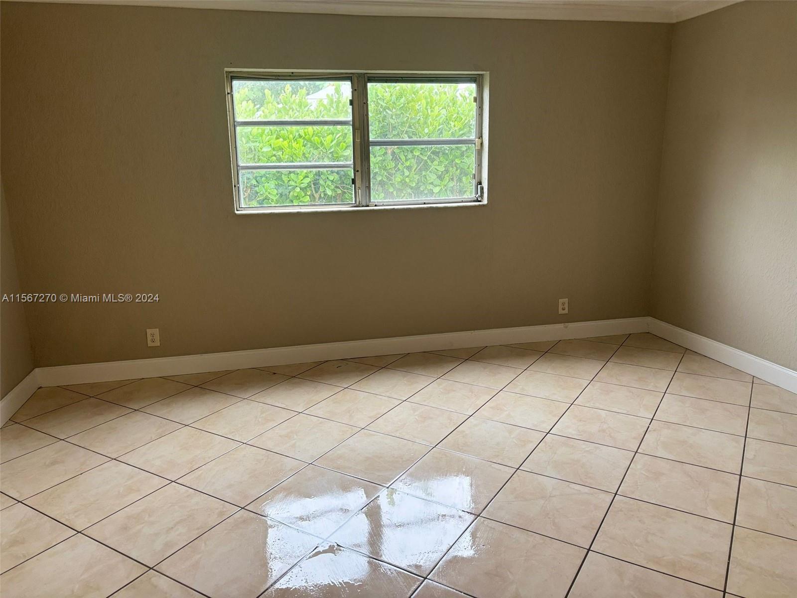 2750 Pierce St 3, Hollywood, Florida 33020, 2 Bedrooms Bedrooms, ,2 BathroomsBathrooms,Residentiallease,For Rent,2750 Pierce St 3,A11567270